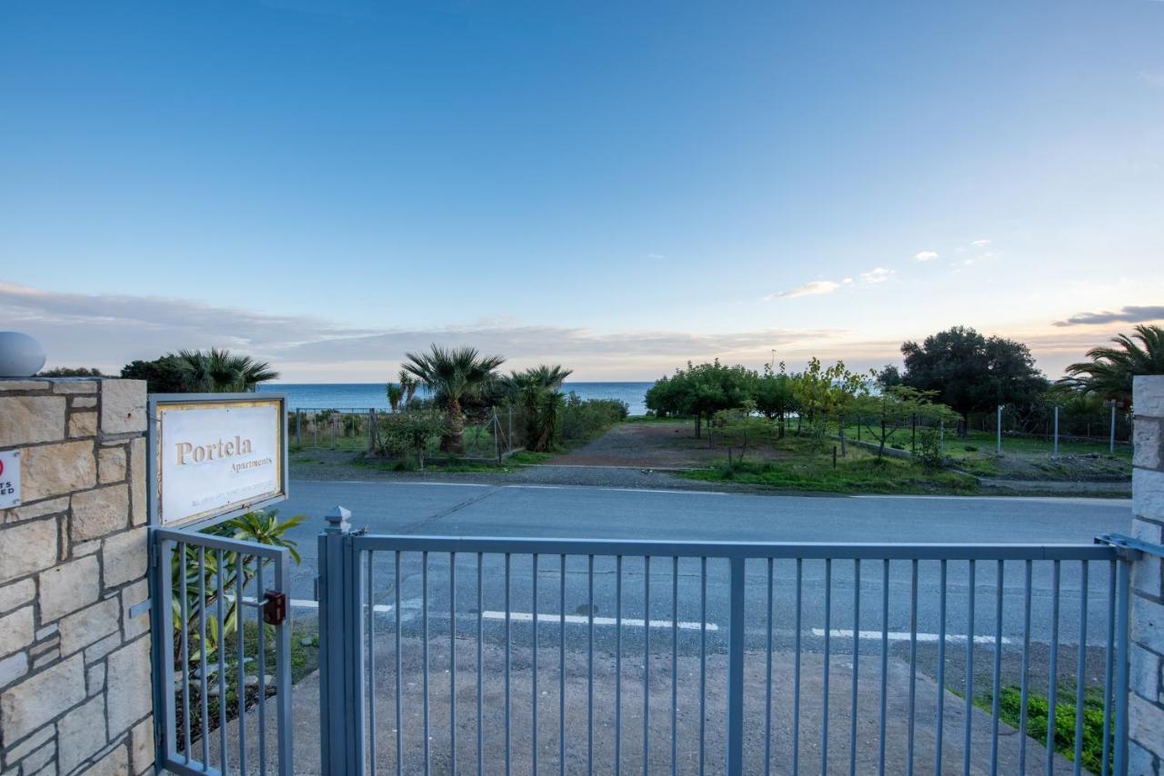 Portela Apartments Kampoula ケラトカンボス エクステリア 写真