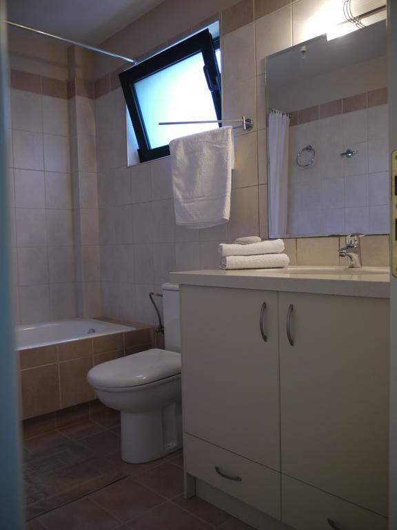 Portela Apartments Kampoula ケラトカンボス エクステリア 写真
