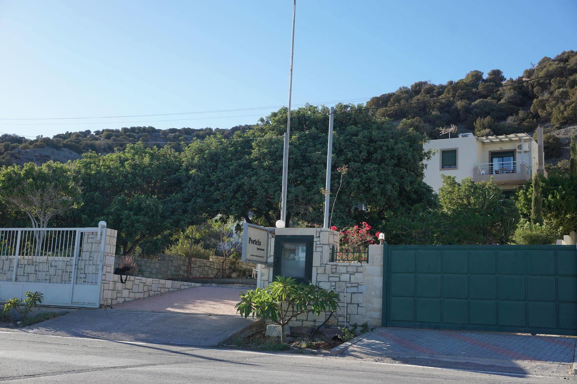 Portela Apartments Kampoula ケラトカンボス エクステリア 写真